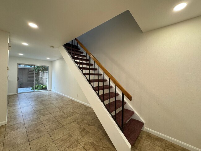 Photo - 1975 Olmo Way