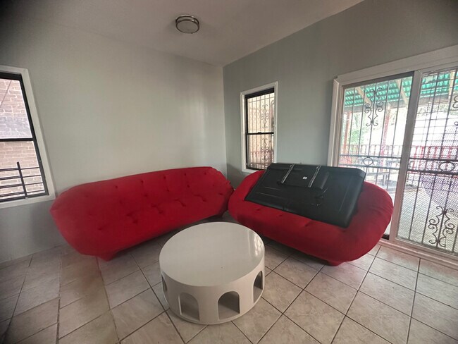 Photo - 719 18th St House