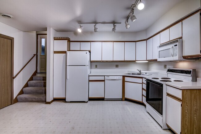 Photo - 1050 W Hamilton Ave Unit #2
