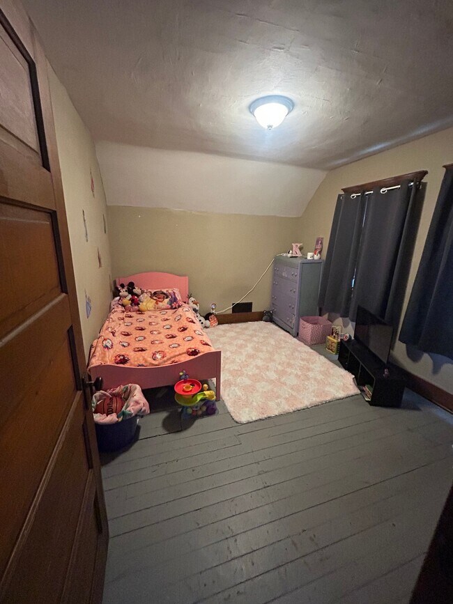 Photo - 121 S Main St