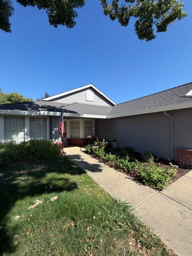5211 Moonlight Way
