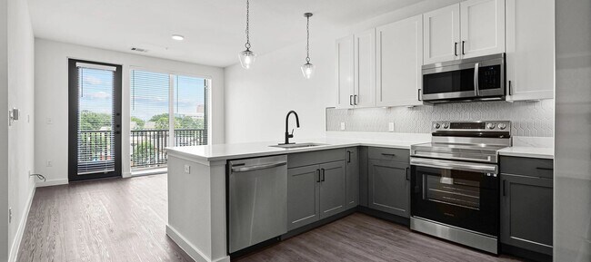 Photo - 1100 N Zang Blvd Unidad 503