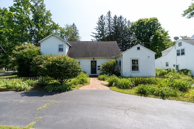 Photo - 30 Nathaniel Blvd Unit B