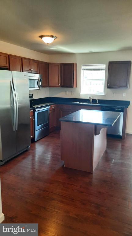 Photo - 712 Admiral's Quay Dr