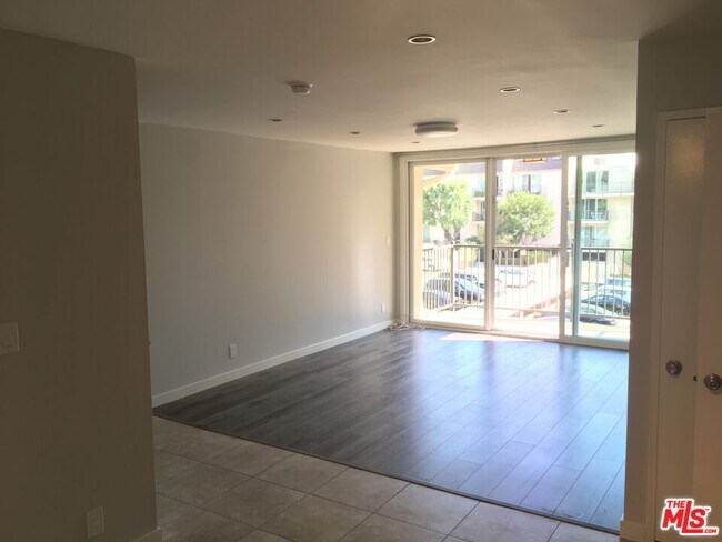 Photo - 23901 Civic Center Way Unidad 240