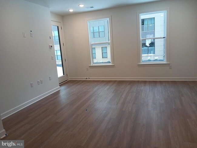 Photo - 4951 Longmire Wy