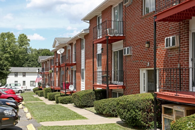 Photo - Camillus Villager Apartments