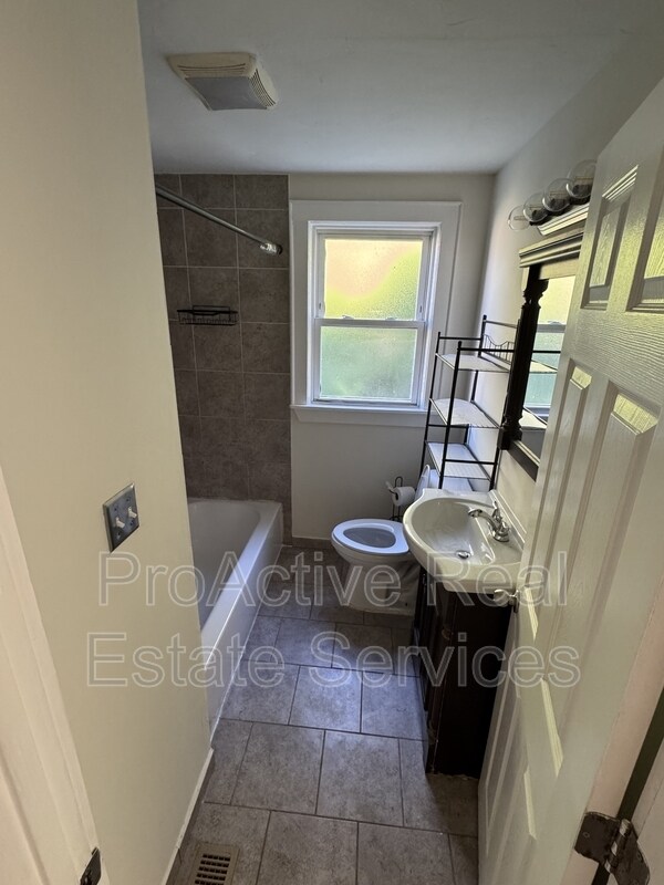 Photo - 1018 Wolcott Ave