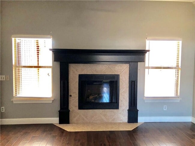 Photo - For Lease - Comfortable and Convenient Living