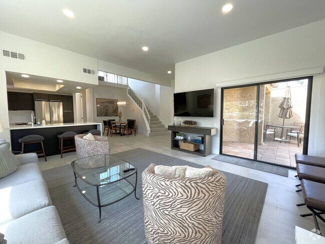 Building Photo - AVAILABLE NOW! 2 Bed 2 Bath Condo in Palm ...