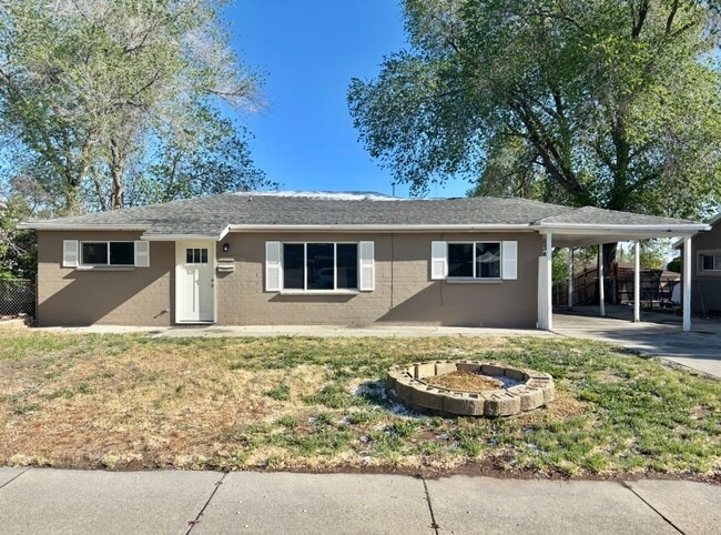 Building Photo - Cozy Rambler with Huge Yard!
