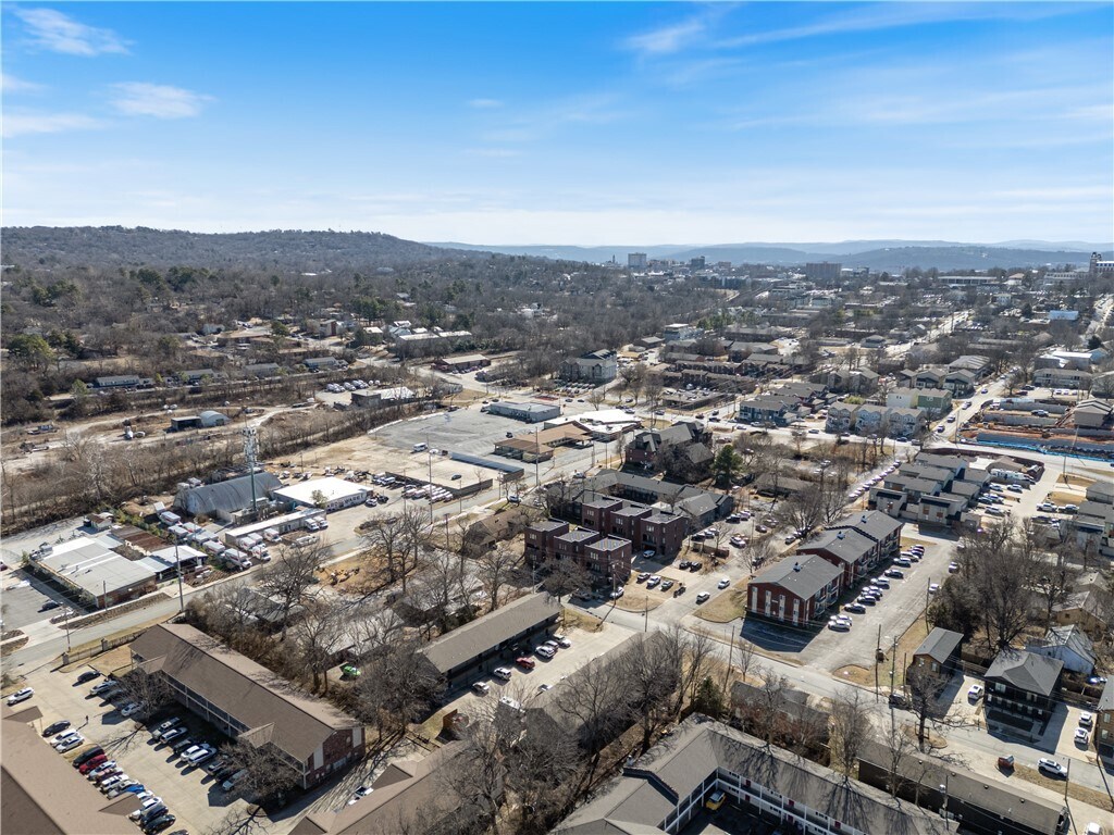 Photo - 884 W Holly St