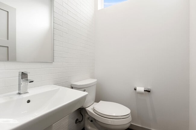 Photo - Modern 3-Bedroom Townhome with Rooftop Deck in NE Seattle