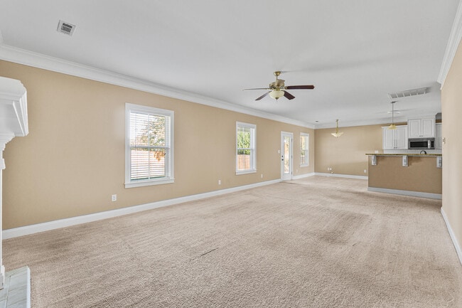 Photo - 261 Crown Heights Way