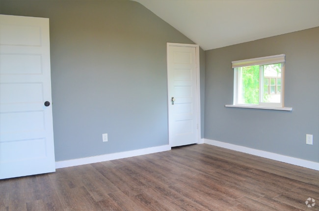 Building Photo - 614 11th St Unit A Rental