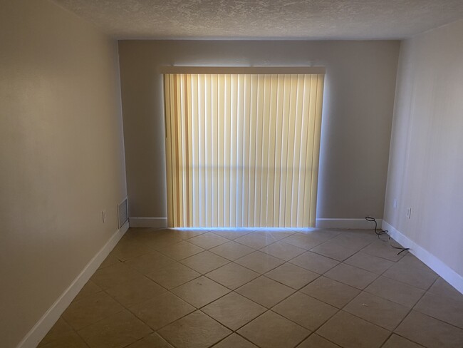 Living Room - 350 Taylor Ave Unit 5B