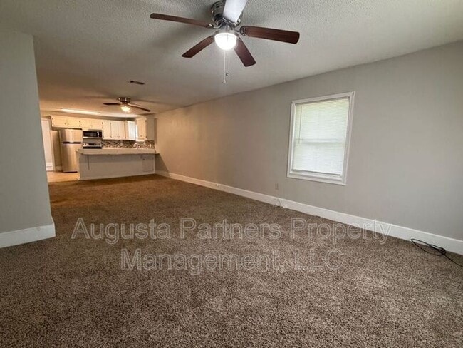 Photo - 717 Eve St