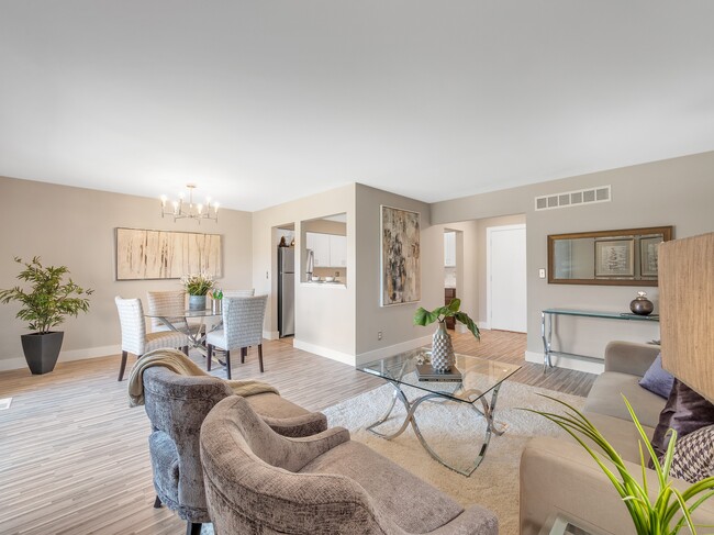 Photo - Rochester Club Apartments