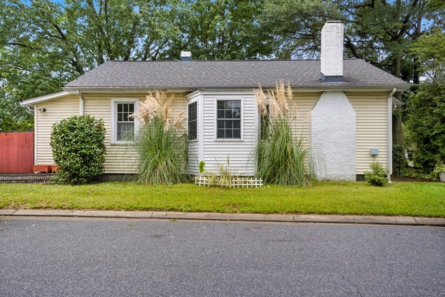 Building Photo - 1021 Green St Rental