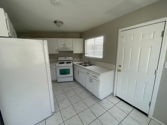 Photo - 4880 Pancho Villa Dr