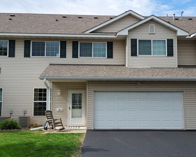 Nice 3 Bedroom Townhome - Nice 3 Bedroom Townhome