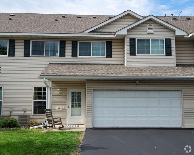 Building Photo - Nice 3 Bedroom Townhome