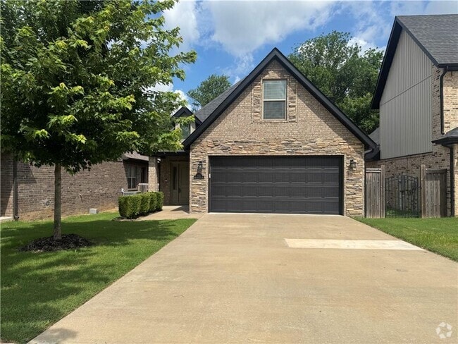 Building Photo - 1802 SW Riverstone Rd Rental