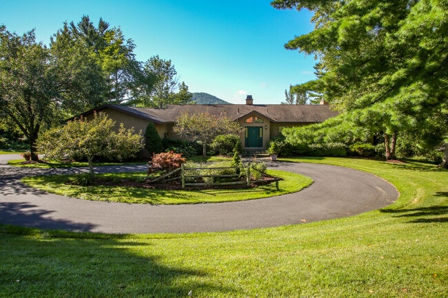 Photo - 37 Kalliste Hill