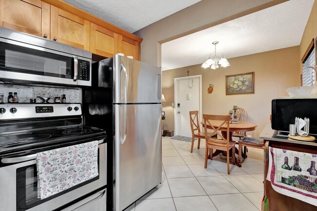 Photo - 637 Monaco Ct Unit 637