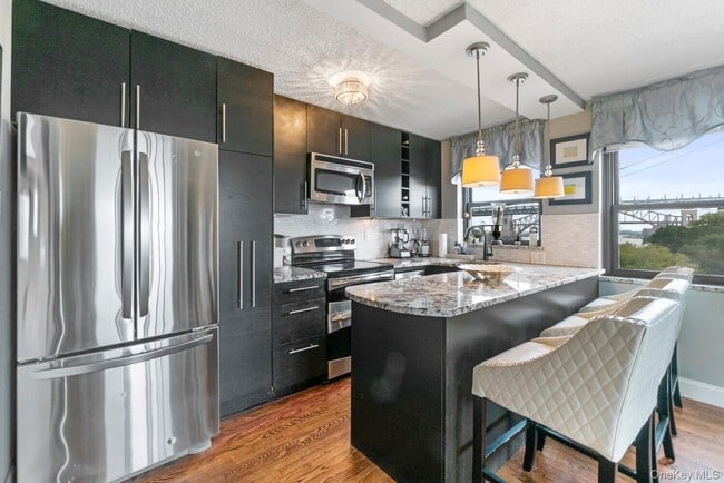 Photo - 25-40-40 Shore Blvd Unit 6A