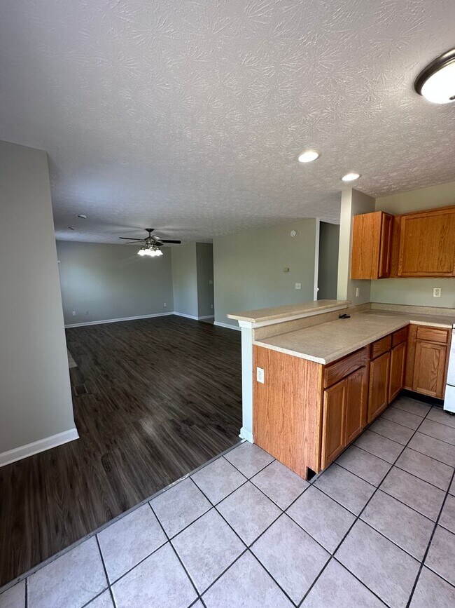Photo - 3891-3895 Ledyard- FEATHERSTON Unit 3895