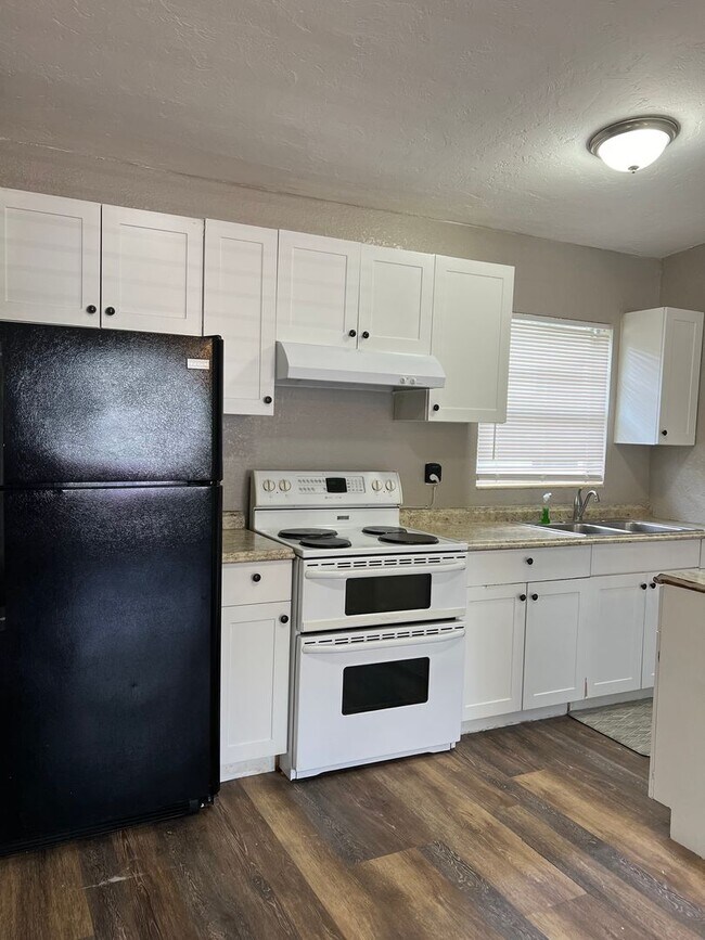 Photo - 3/1 House & attached Efficiency with kitch... Unidad A