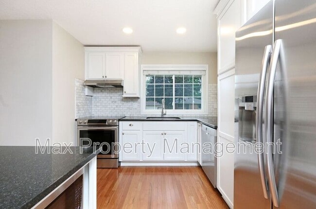 Photo - 530 SW Maple St