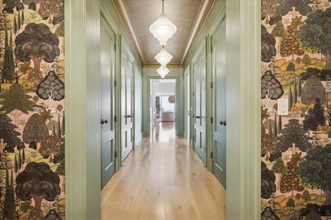 Photo - 9 W Walton St