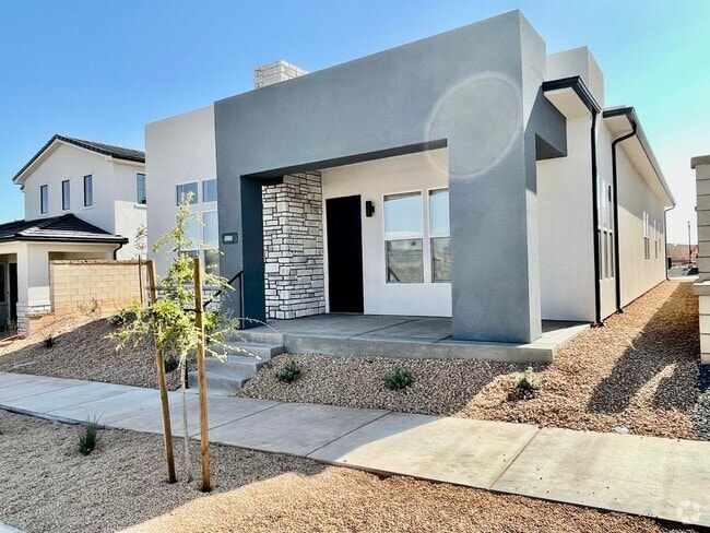 Building Photo - Like New! Three Bedroom Home in Desert Color