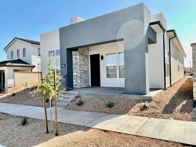 Like New! Three Bedroom Home in Desert Color - Like New! Three Bedroom Home in Desert Color