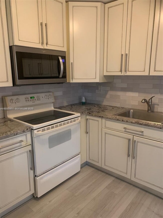 Building Photo - 1830 SW 81st Ave Unit 4305