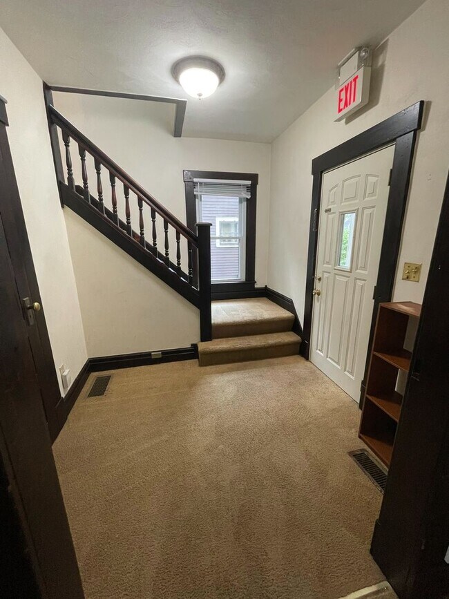 Photo - 117 E Davis Ave