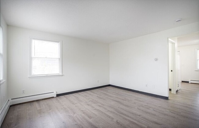 Photo - 878 St James Ave