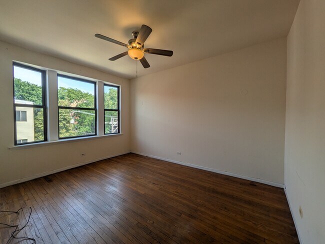 Photo - 3147 W Medill Ave