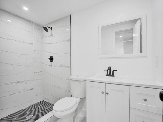 Photo - 940 SW 28th St