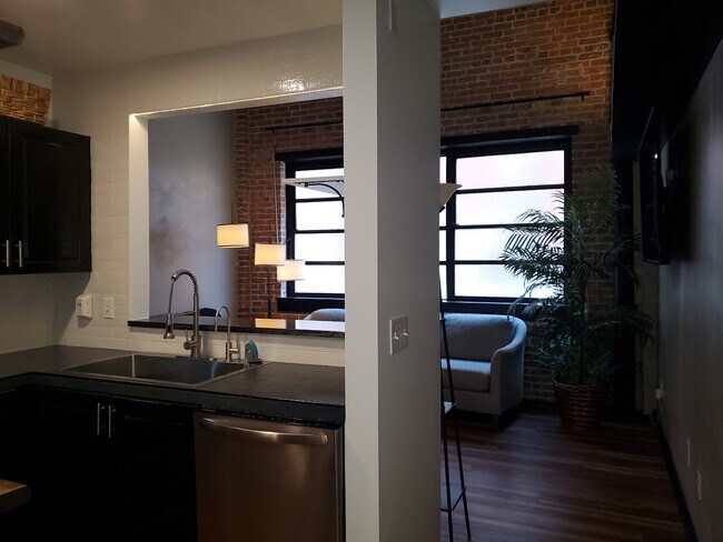 Open Plan Living - 311 N 2nd St Unit D