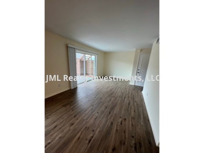 Photo - 1 bedroom Condo with Lake access and a private fenced yard for rent.