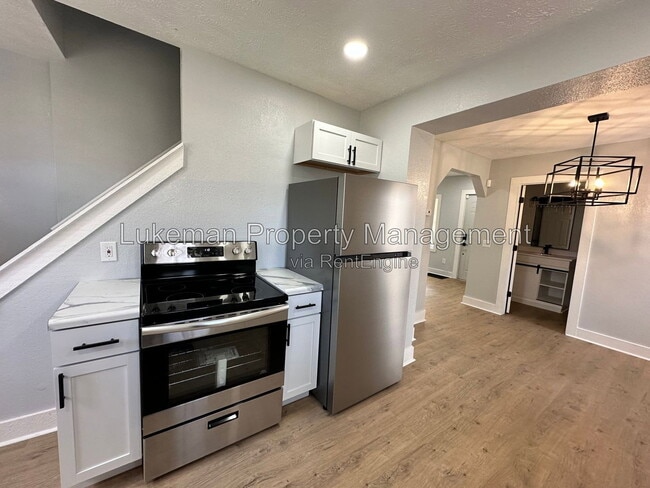 Photo - 215 E North St