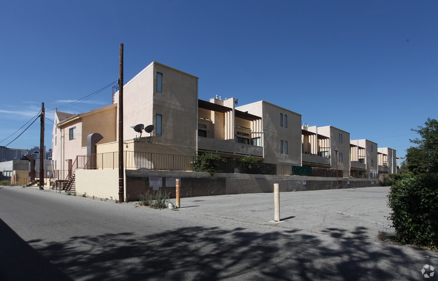 4770 Kester Ave - 4770 Kester Ave