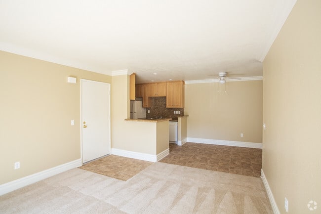 1 BR, 1 BA - 720 SF
