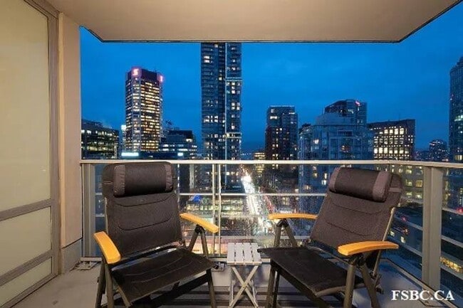 Building Photo - 535 Smithe St