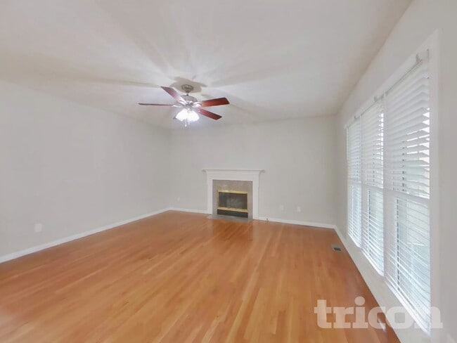 Photo - 107 Cross Creek Ln