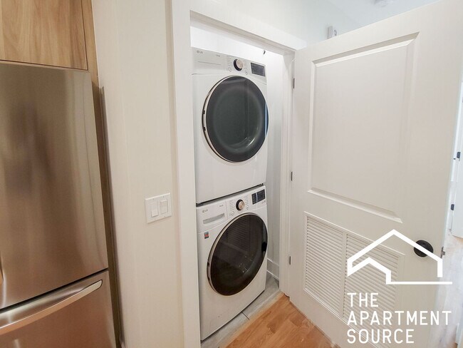 Photo - 4853 N Seeley Ave Unidad 2