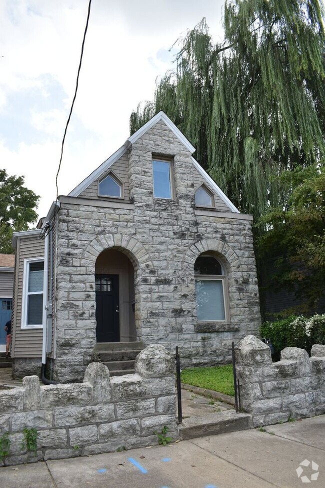 Building Photo - Renovated 3 Bedroom in Shelby Park close t... Rental